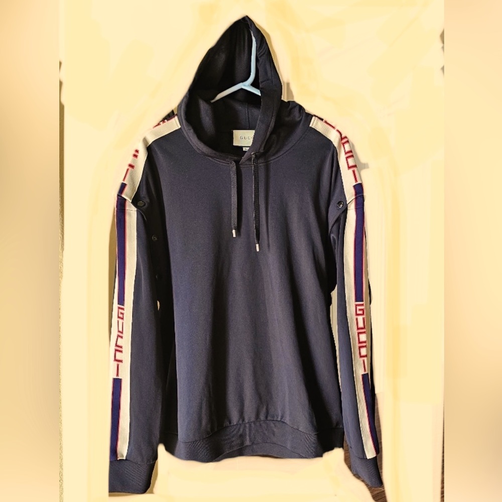 GUCCI black hoodie with removable sleeves. Size Medium. Black, cream & red.
